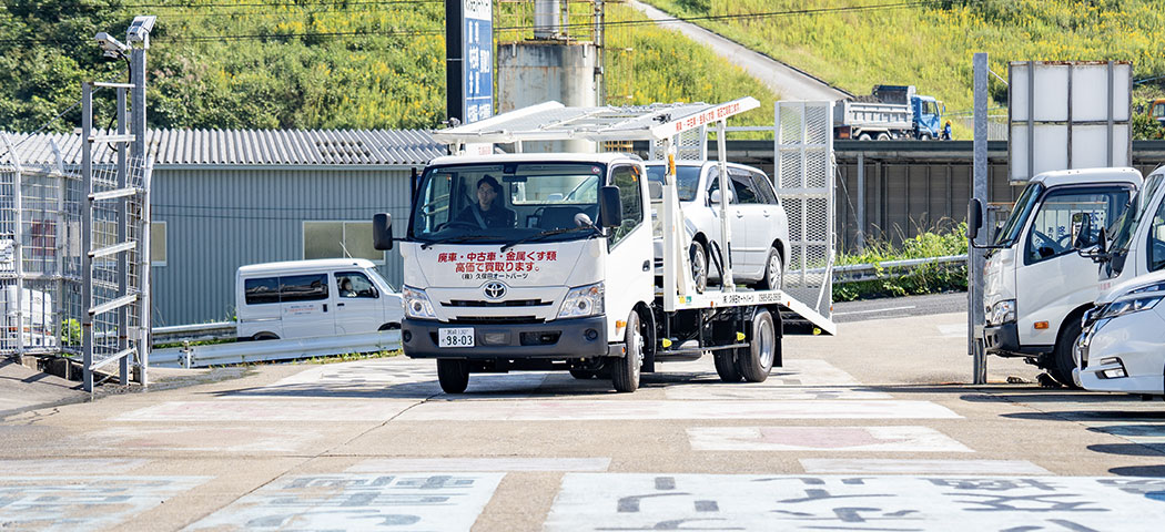 仕事風景（トラックの運転）